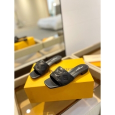 Louis Vuitton Slippers